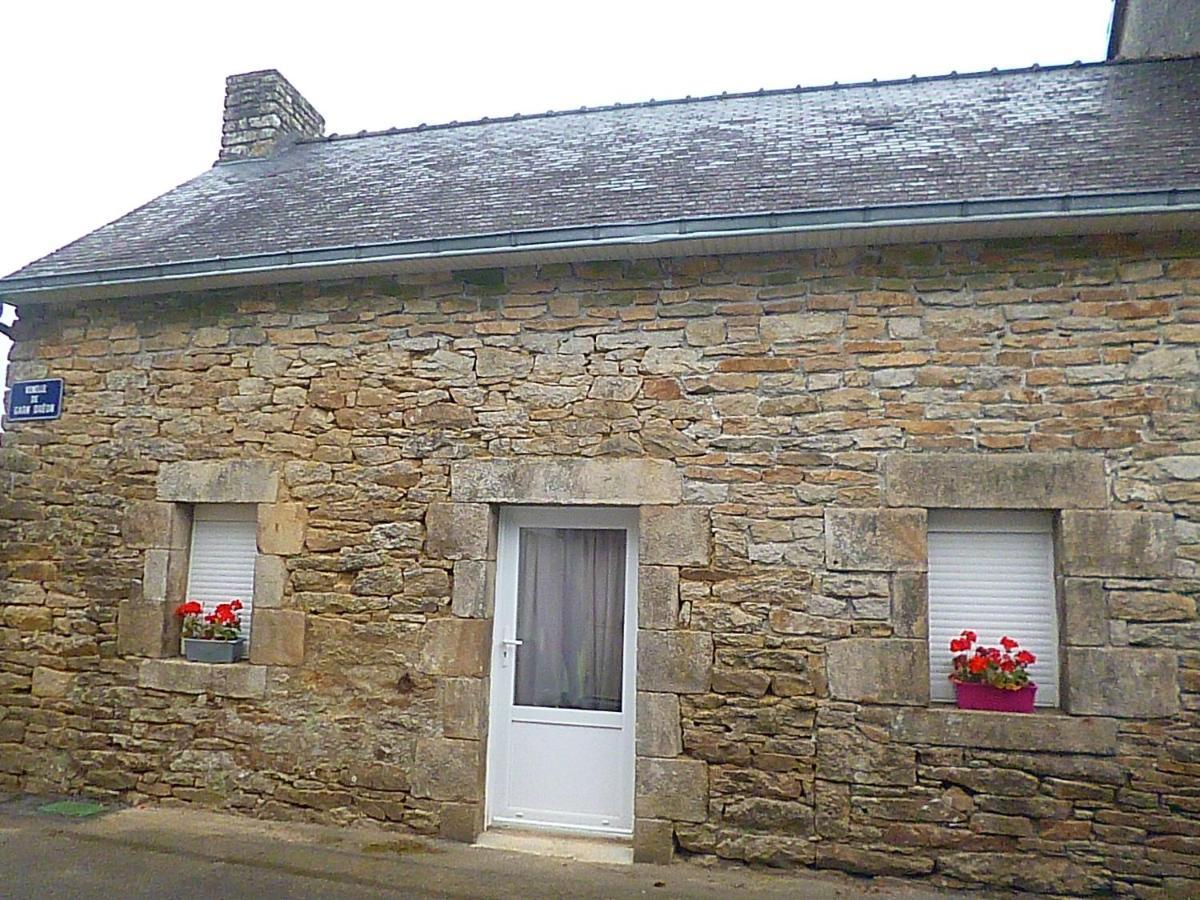 gite au calme centre finistère jardin clos Trégourez Extérieur photo